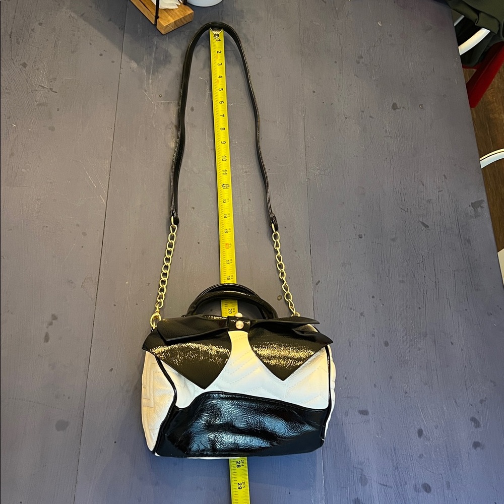 BETSEY JOHNSON Quilted Handbag Patent Leather Bow&  Pearls Satchel & Crossbody - Picture 10 of 12